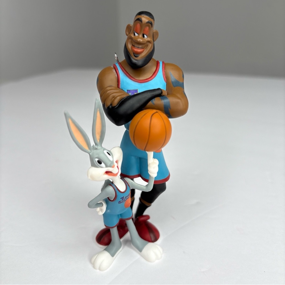 LEBRON JAMES AND BUGS BUNNY SPACE JAM NEW LEGACY 2021 Hallmark Ornament NIB